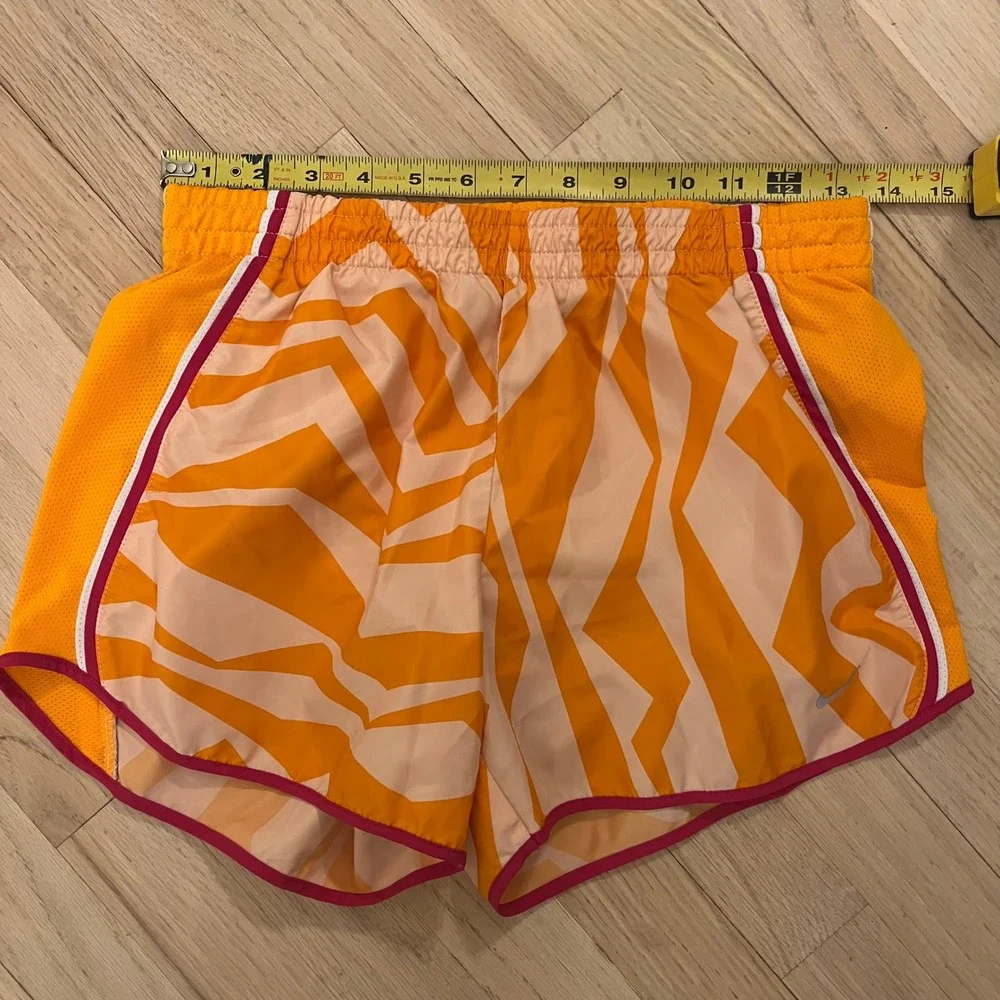 Nike Womens Dri-FIT Running Shorts Orange White Chevron Print Size‎ Small
